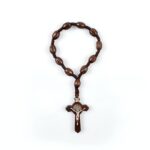 Chapelet bois brun et Christ argenté, perles polies pour méditation
