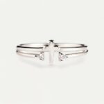 Bague croix argentée sertie de cristaux
