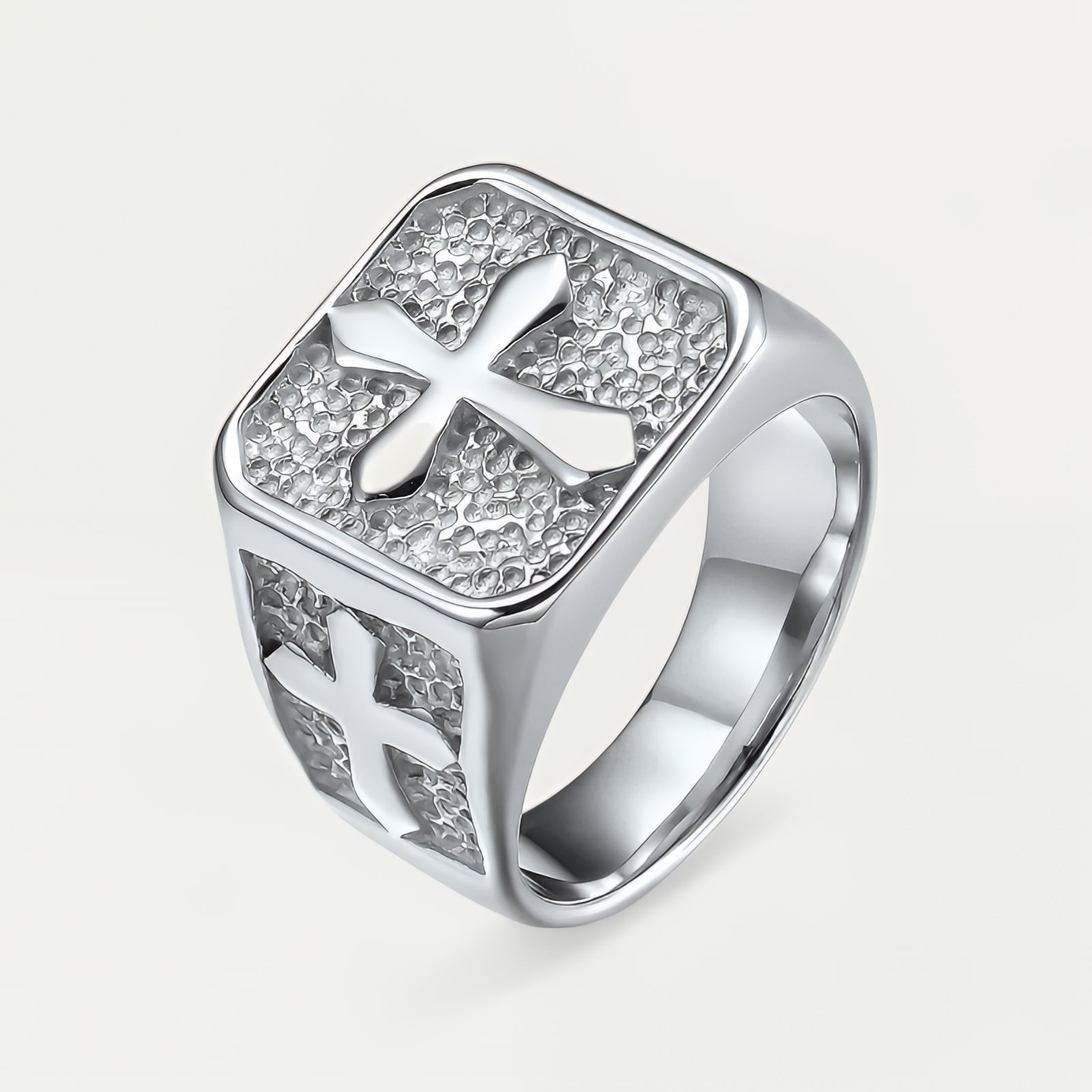 Bague croix acier sculptée, écrin effet cristal pour homme élégant - Argenté