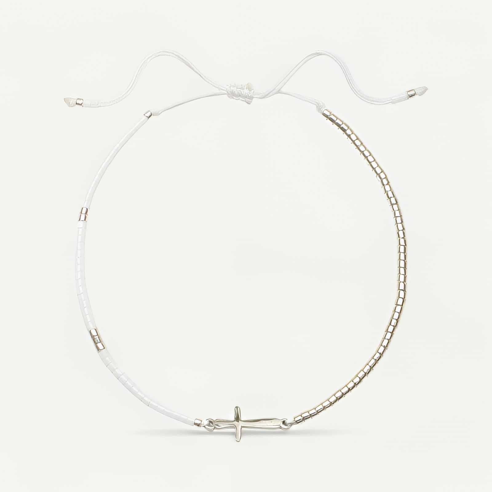 Bracelet croix argentée, perles turquoise - Blanc