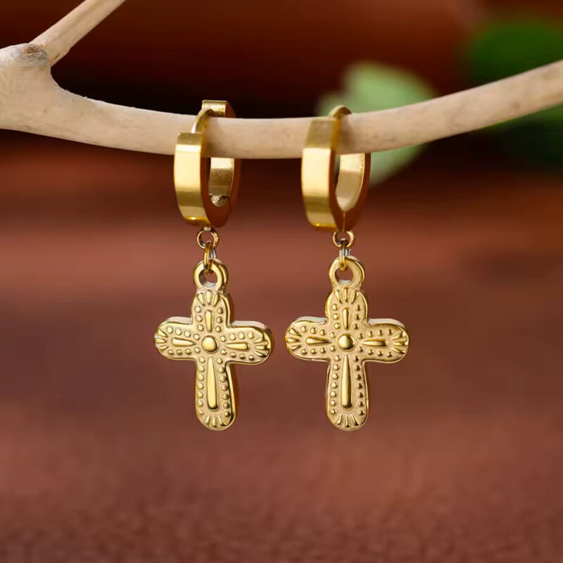 Boucles d'oreilles croix dorées en acier
