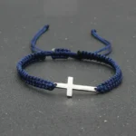 Bracelet tressé bleu marine avec croix en acier inoxydable