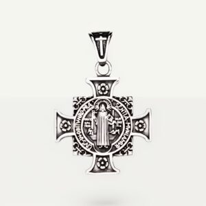 Pendentif croix gravée en acier